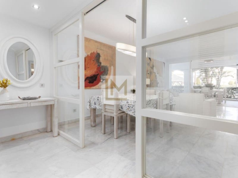 5 bedroom Beach Apartment for sale in San Pedro de Alcantara - € 1,950,000 (Ref: 9626238)