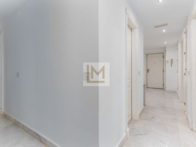 5 bedroom Beach Apartment for sale in San Pedro de Alcantara - € 1,950,000 (Ref: 9626238)