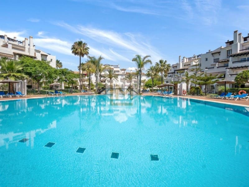 5 bedroom Beach Apartment for sale in San Pedro de Alcantara - € 1,950,000 (Ref: 9626238)
