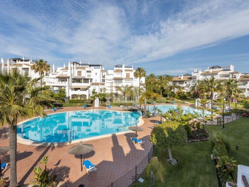 5 bedroom Beach Apartment for sale in San Pedro de Alcantara - € 1,950,000 (Ref: 9626238)