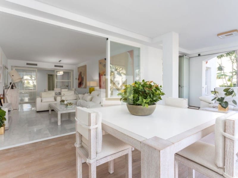 5 bedroom Beach Apartment for sale in San Pedro de Alcantara - € 1,950,000 (Ref: 9626238)