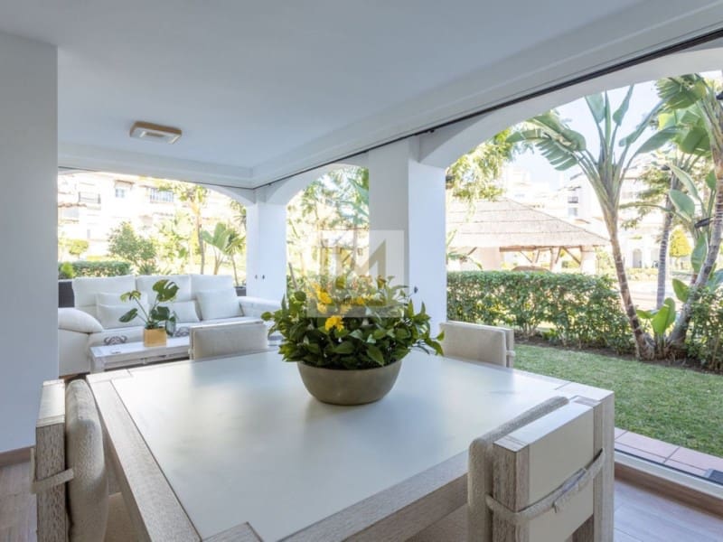 5 bedroom Beach Apartment for sale in San Pedro de Alcantara - € 1,950,000 (Ref: 9626238)