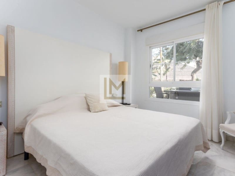 5 bedroom Beach Apartment for sale in San Pedro de Alcantara - € 1,950,000 (Ref: 9626238)