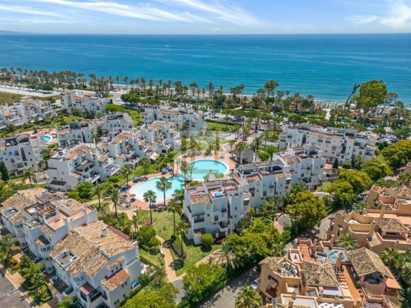 5 bedroom Beach Apartment for sale in San Pedro de Alcantara - € 1,950,000 (Ref: 9626238)