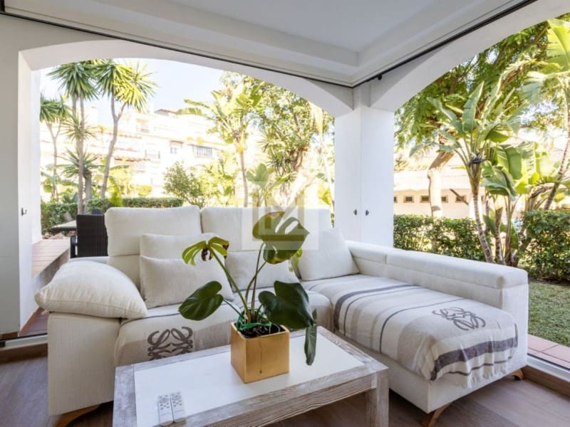 5 bedroom Beach Apartment for sale in San Pedro de Alcantara - € 1,950,000 (Ref: 9626238)