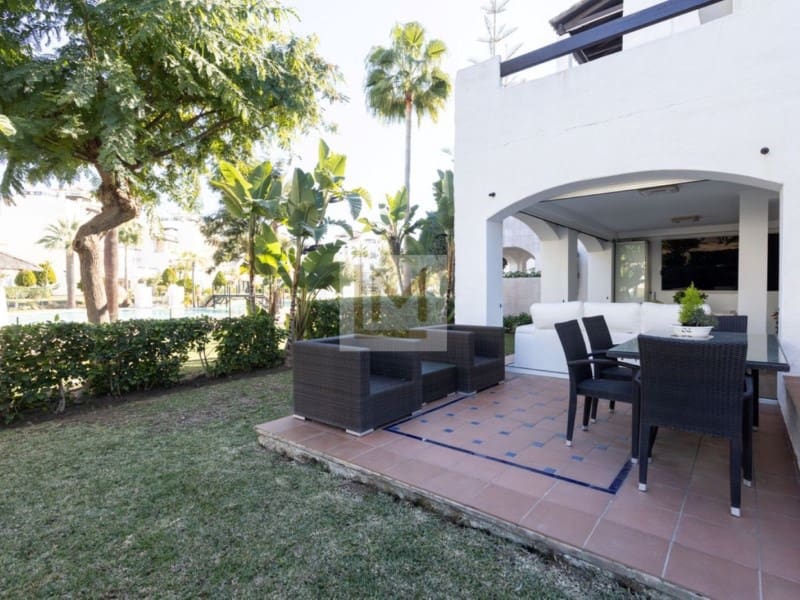 5 bedroom Beach Apartment for sale in San Pedro de Alcantara - € 1,950,000 (Ref: 9626238)