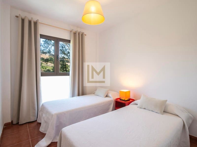 3 slaapkamer Halfvrijstaande villa te koop in Bahia de Casares met garage - € 349.000 (Ref: 9626239)