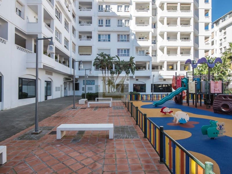 4 soverom Leilighet til salgs i Nueva Andalucia med garasje - € 465 000 (Ref: 9626240)