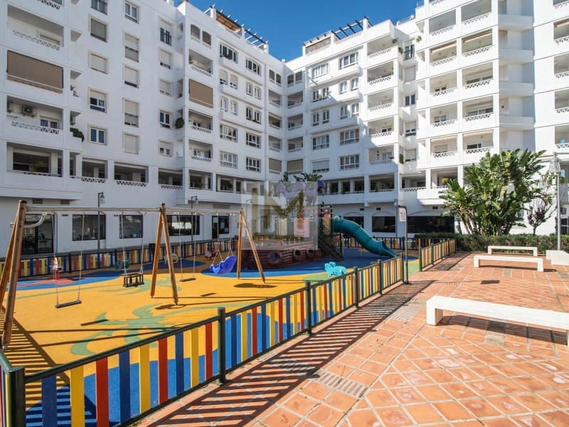 4 soverom Leilighet til salgs i Nueva Andalucia med garasje - € 465 000 (Ref: 9626240)