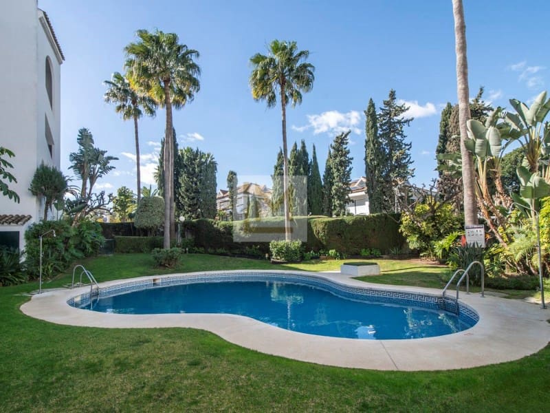 3 quarto Apartamento para venda em San Pedro de Alcantara com piscina garagem - 465 000 € (Ref: 9626241)