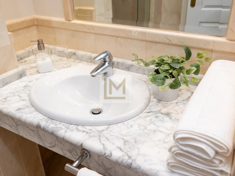 2 sovrum Strandlägenhet att hyra i San Pedro de Alcantara med pool garage - 2 250 € (Ref: 9659216)