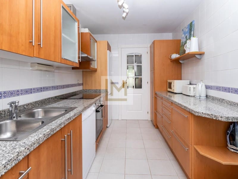 2 sovrum Strandlägenhet att hyra i San Pedro de Alcantara med pool garage - 2 250 € (Ref: 9659216)