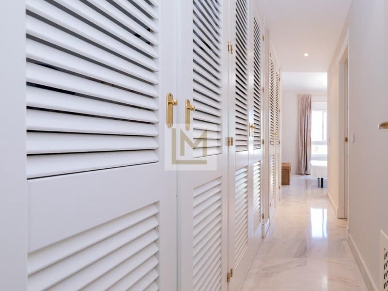 2 sovrum Strandlägenhet att hyra i San Pedro de Alcantara med pool garage - 2 250 € (Ref: 9659216)