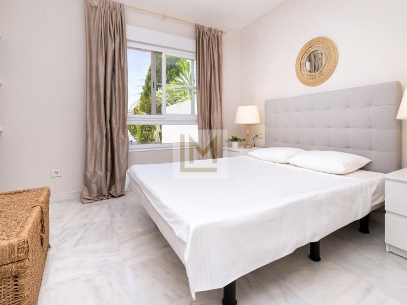 2 sovrum Strandlägenhet att hyra i San Pedro de Alcantara med pool garage - 2 250 € (Ref: 9659216)