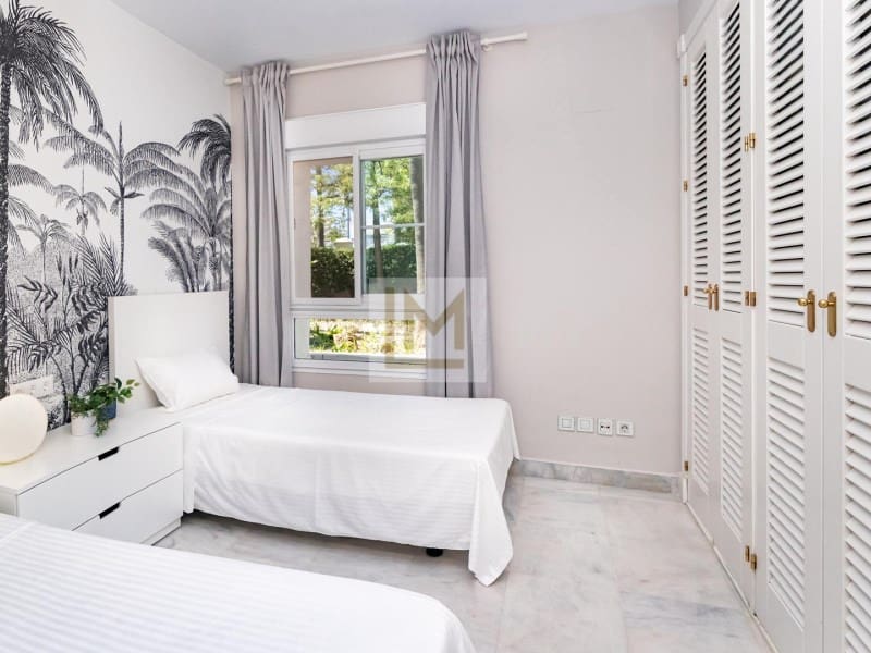 2 sovrum Strandlägenhet att hyra i San Pedro de Alcantara med pool garage - 2 250 € (Ref: 9659216)