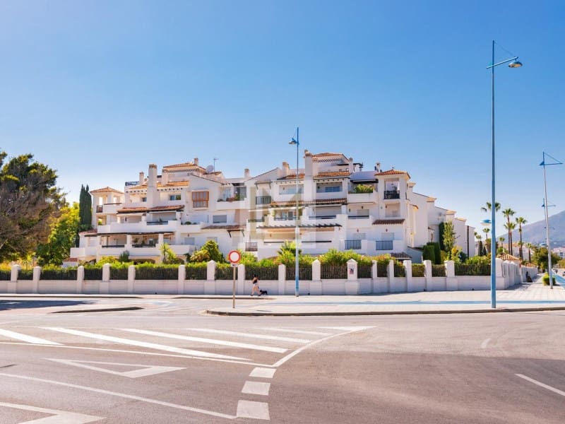 2 sovrum Strandlägenhet att hyra i San Pedro de Alcantara med pool garage - 2 250 € (Ref: 9659216)