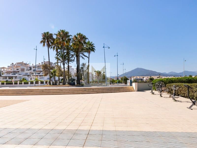 2 sovrum Strandlägenhet att hyra i San Pedro de Alcantara med pool garage - 2 250 € (Ref: 9659216)