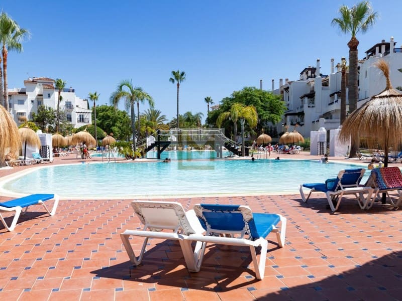 2 sovrum Strandlägenhet att hyra i San Pedro de Alcantara med pool garage - 2 250 € (Ref: 9659216)