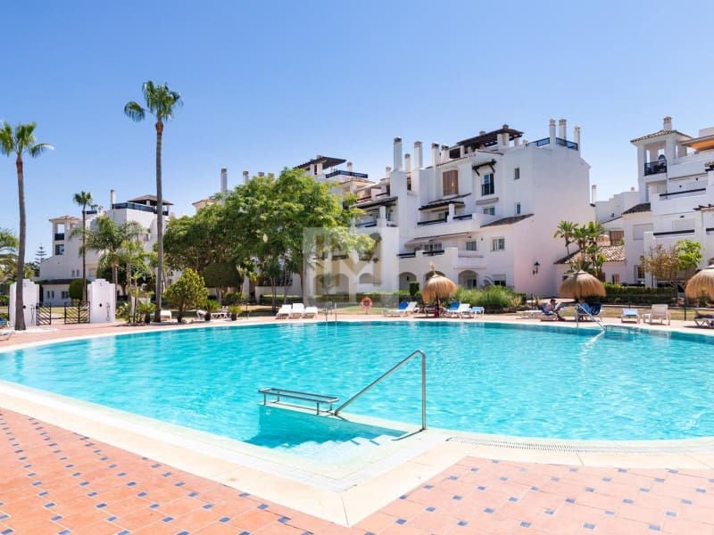 2 sovrum Strandlägenhet att hyra i San Pedro de Alcantara med pool garage - 2 250 € (Ref: 9659216)