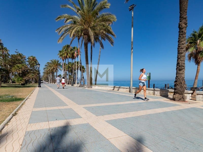 2 sovrum Strandlägenhet att hyra i San Pedro de Alcantara med pool garage - 2 250 € (Ref: 9659216)