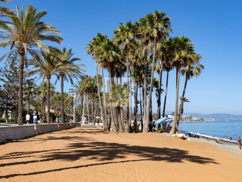 2 sovrum Strandlägenhet att hyra i San Pedro de Alcantara med pool garage - 2 250 € (Ref: 9659216)