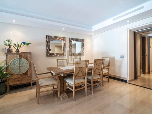 Appartement de 2 chambres à louer à El Padrón, Estepona avec piscine garage - 2 600 € (Ref: 9674021)