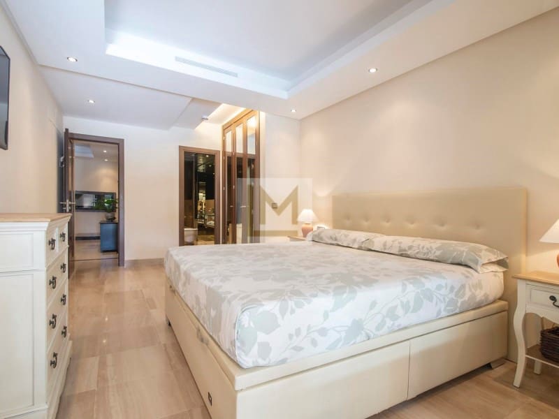 Appartement de 2 chambres à louer à New Golden Mile avec piscine garage - 2 600 € (Ref: 9674021)