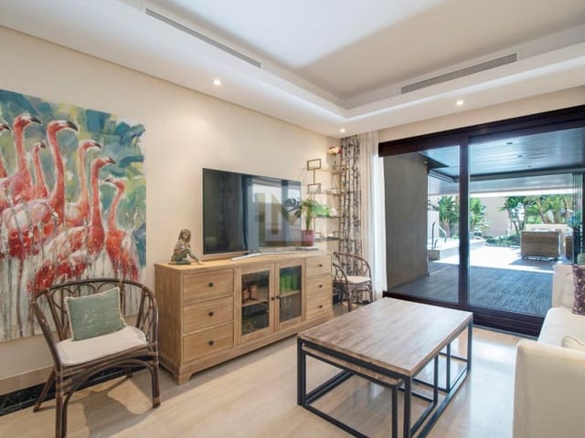 Appartement de 2 chambres à louer à El Padrón, Estepona avec piscine garage - 2 600 € (Ref: 9674021)