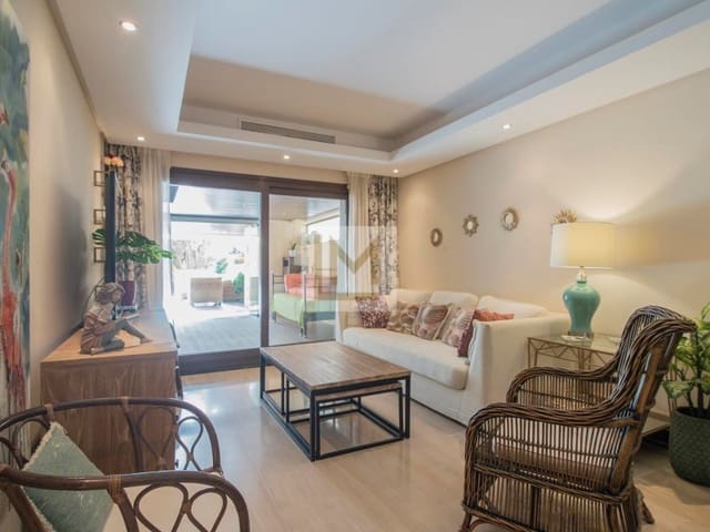 Appartement de 2 chambres à louer à El Padrón, Estepona avec piscine garage - 2 600 € (Ref: 9674021)