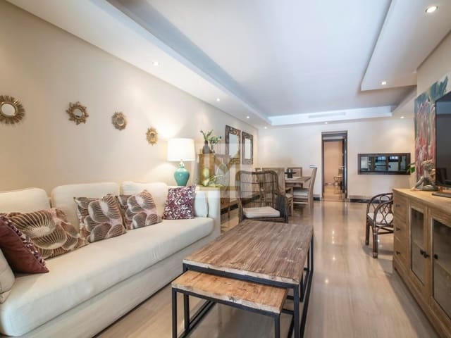 Appartement de 2 chambres à louer à El Padrón, Estepona avec piscine garage - 2 600 € (Ref: 9674021)