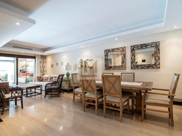 Appartement de 2 chambres à louer à El Padrón, Estepona avec piscine garage - 2 600 € (Ref: 9674021)