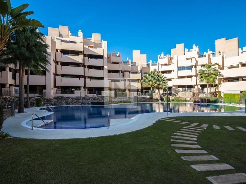 Appartement de 2 chambres à louer à New Golden Mile avec piscine garage - 2 600 € (Ref: 9674021)