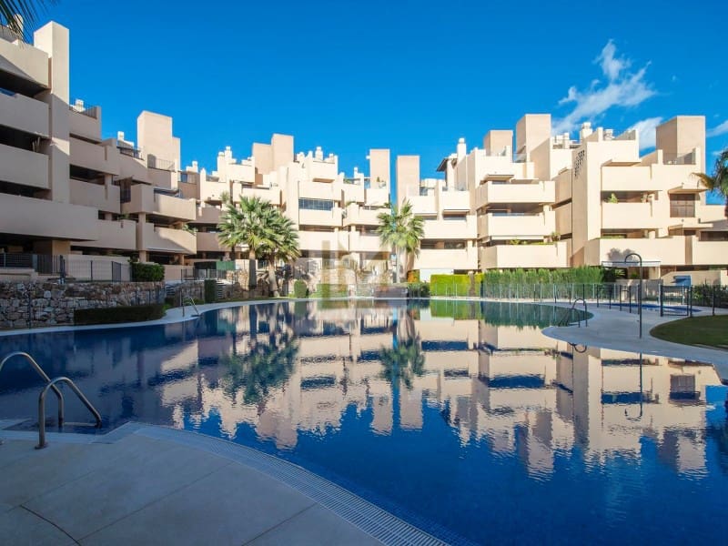 Appartement de 2 chambres à louer à New Golden Mile avec piscine garage - 2 600 € (Ref: 9674021)