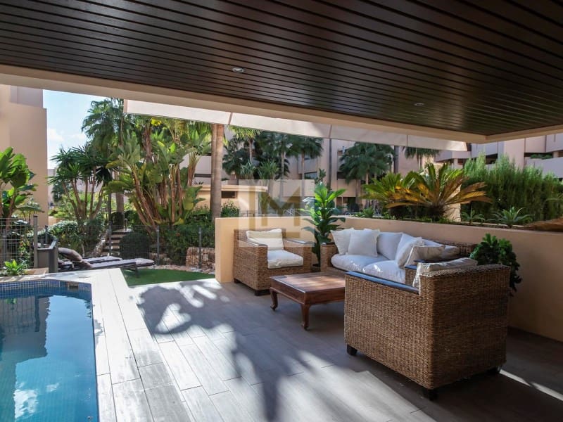 Appartement de 2 chambres à louer à New Golden Mile avec piscine garage - 2 600 € (Ref: 9674021)