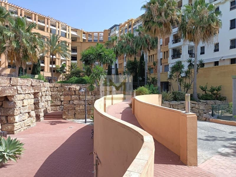 2 bedroom Apartment for holiday rental in San Pedro de Alcantara with pool garage - € 4,500 (Ref: 9721495)