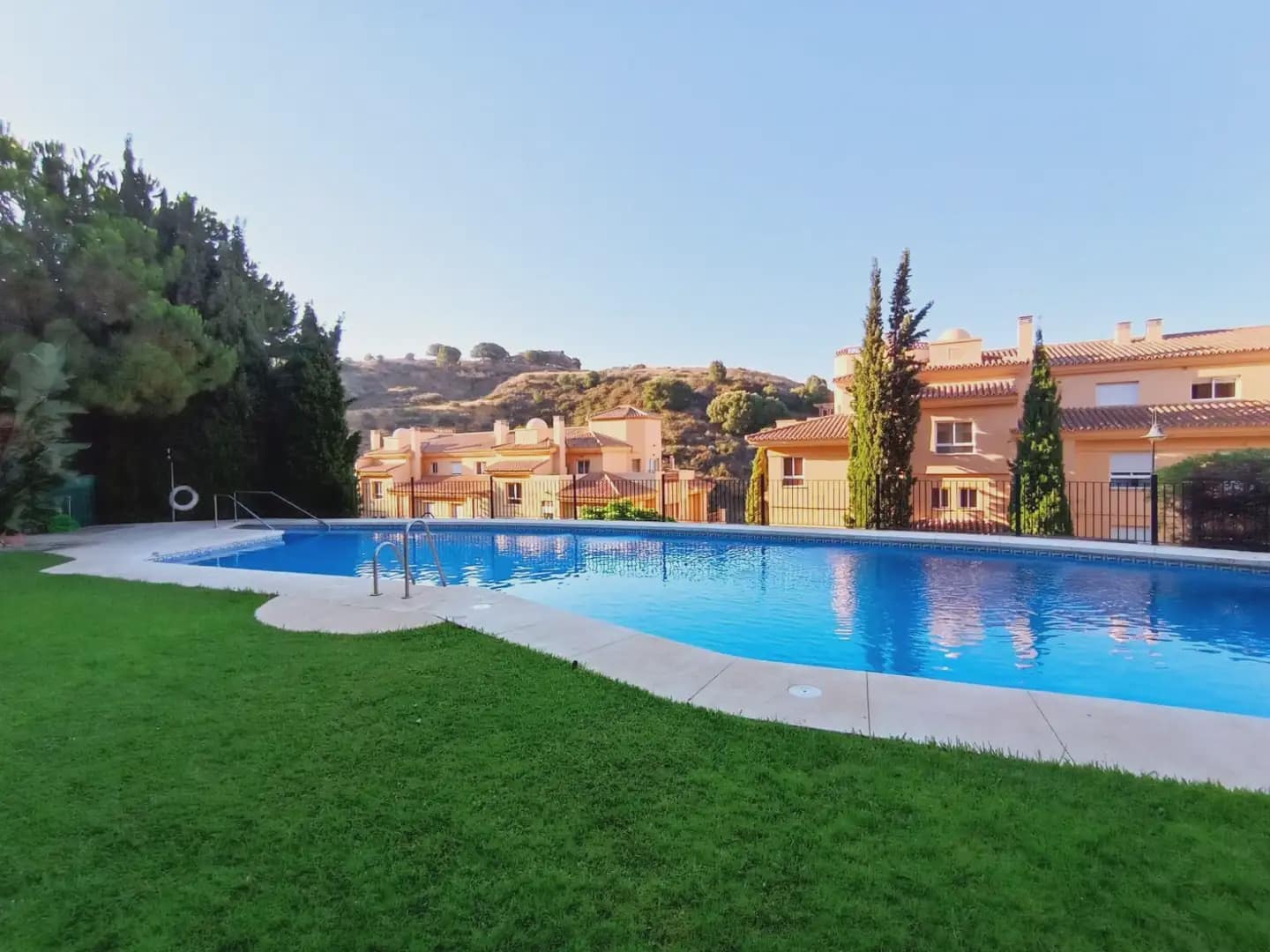 2 sypialnia Mieszkanie do wynajęcia w Mijas z basenem garażem - 1 490 € (Ref: 9843835)