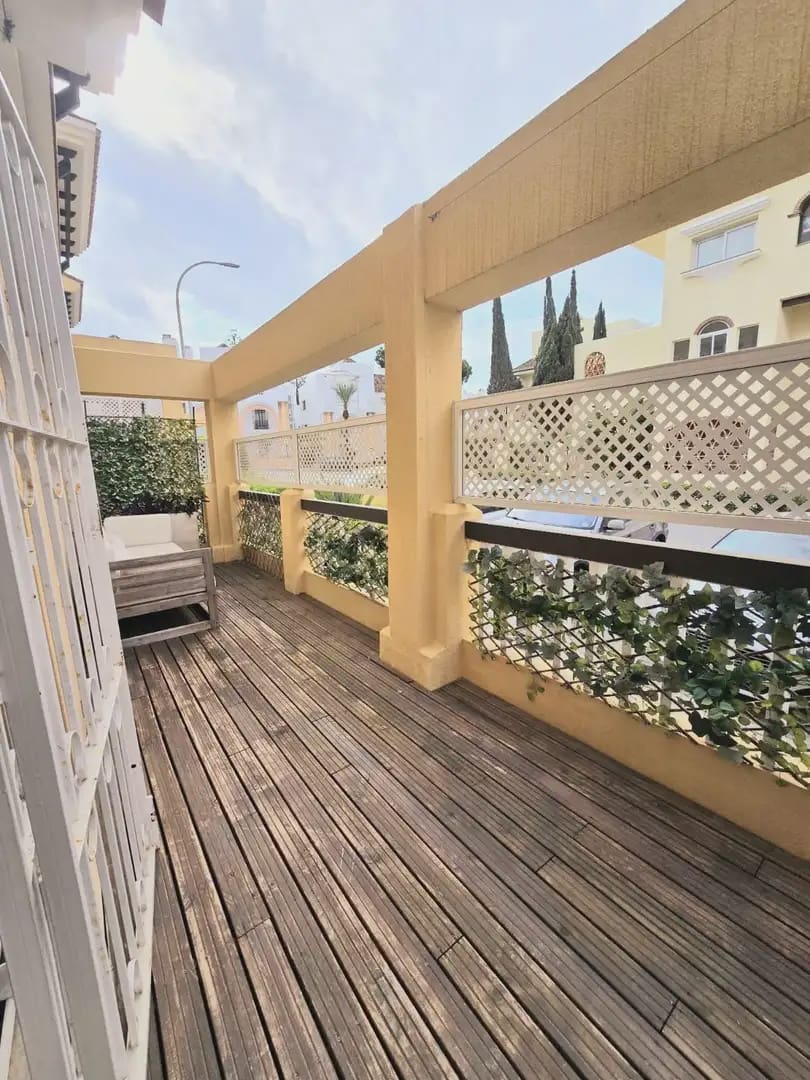 4 Zimmer Wohnung zu verkaufen in Marbella mit Pool Garage - 675.000 € (Ref: 9843836)