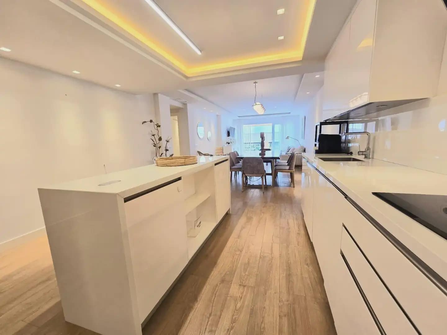 4 Zimmer Wohnung zu verkaufen in Marbella mit Pool Garage - 675.000 € (Ref: 9843836)
