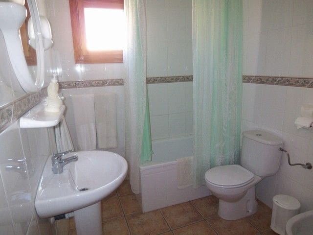 8 soveværelse Hotel til salg i Cariatiz med garage - € 350.000 (Ref: 9124575)