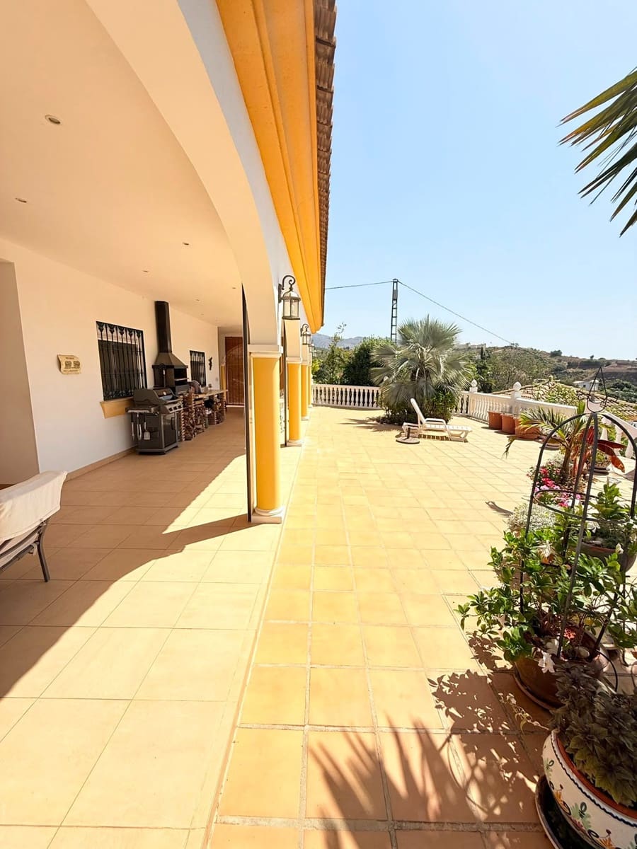 4 chambre Villa/Maison à vendre à Velez-Malaga avec garage - 795 000 € (Ref: 10025099)
