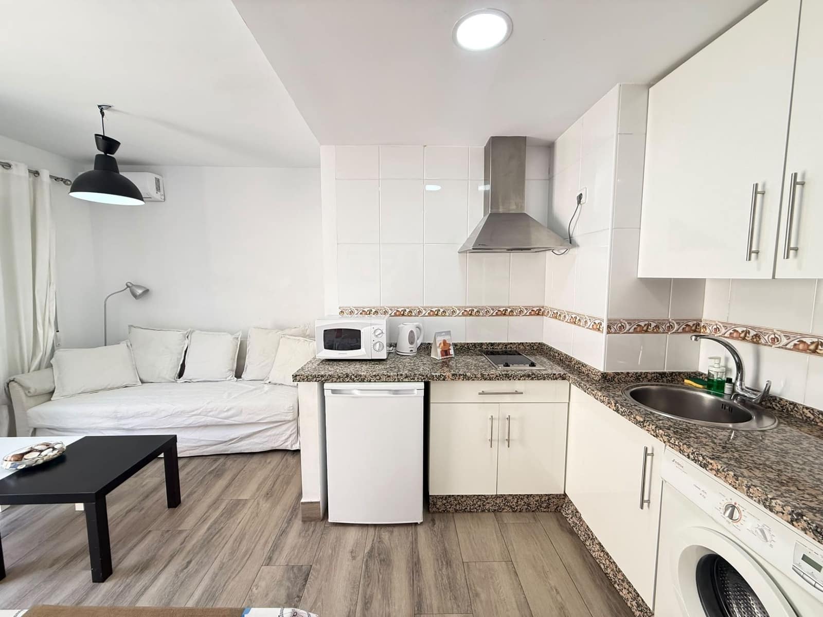 2 bedroom Flat for sale in Torrox-Costa with garage - € 230,000 (Ref: 10088857)