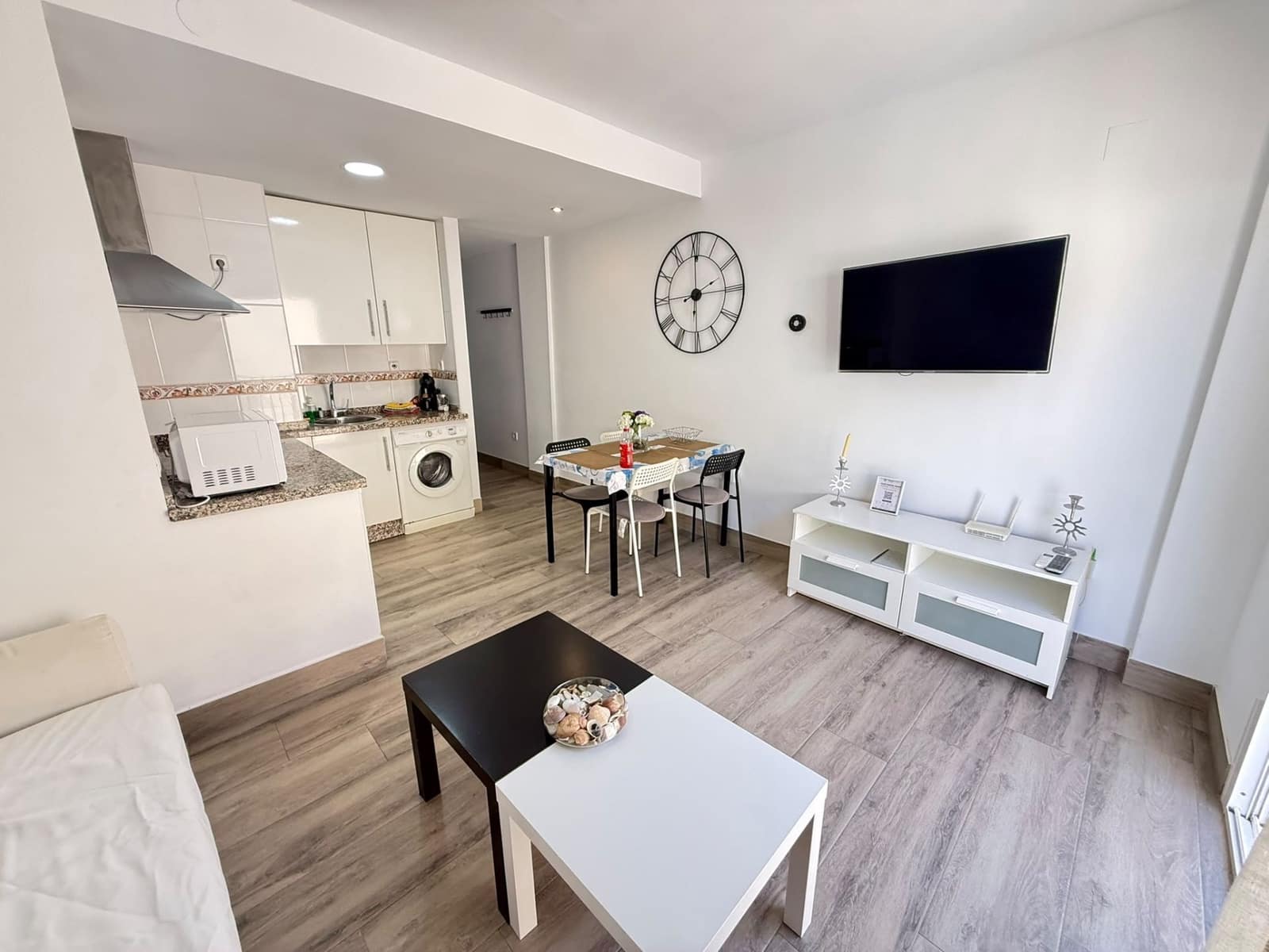 2 bedroom Flat for sale in Torrox-Costa with garage - € 230,000 (Ref: 10088857)