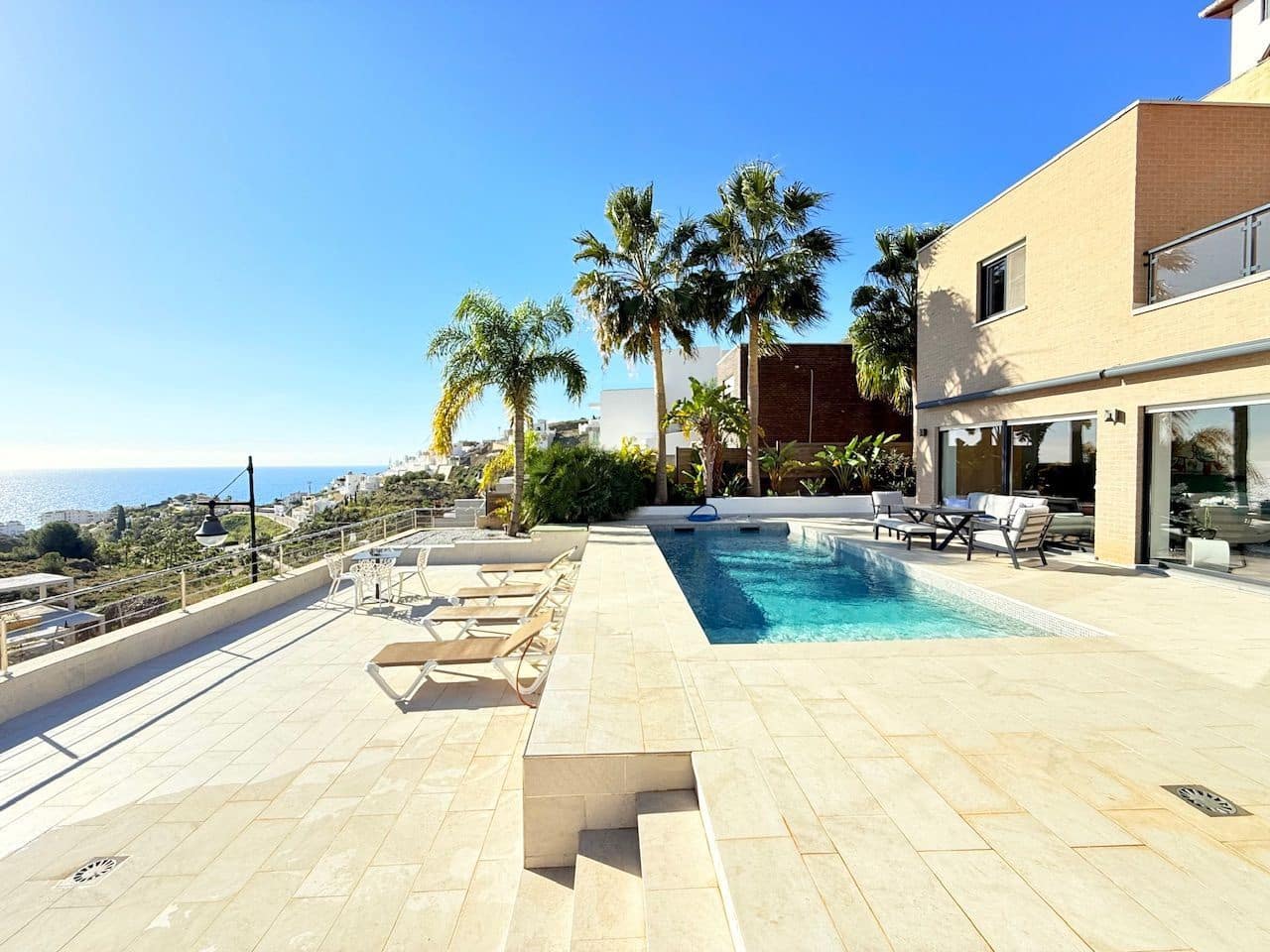 5 chambre Villa/Maison à vendre à Torrox-Costa avec piscine garage - 950 000 € (Ref: 10108929)