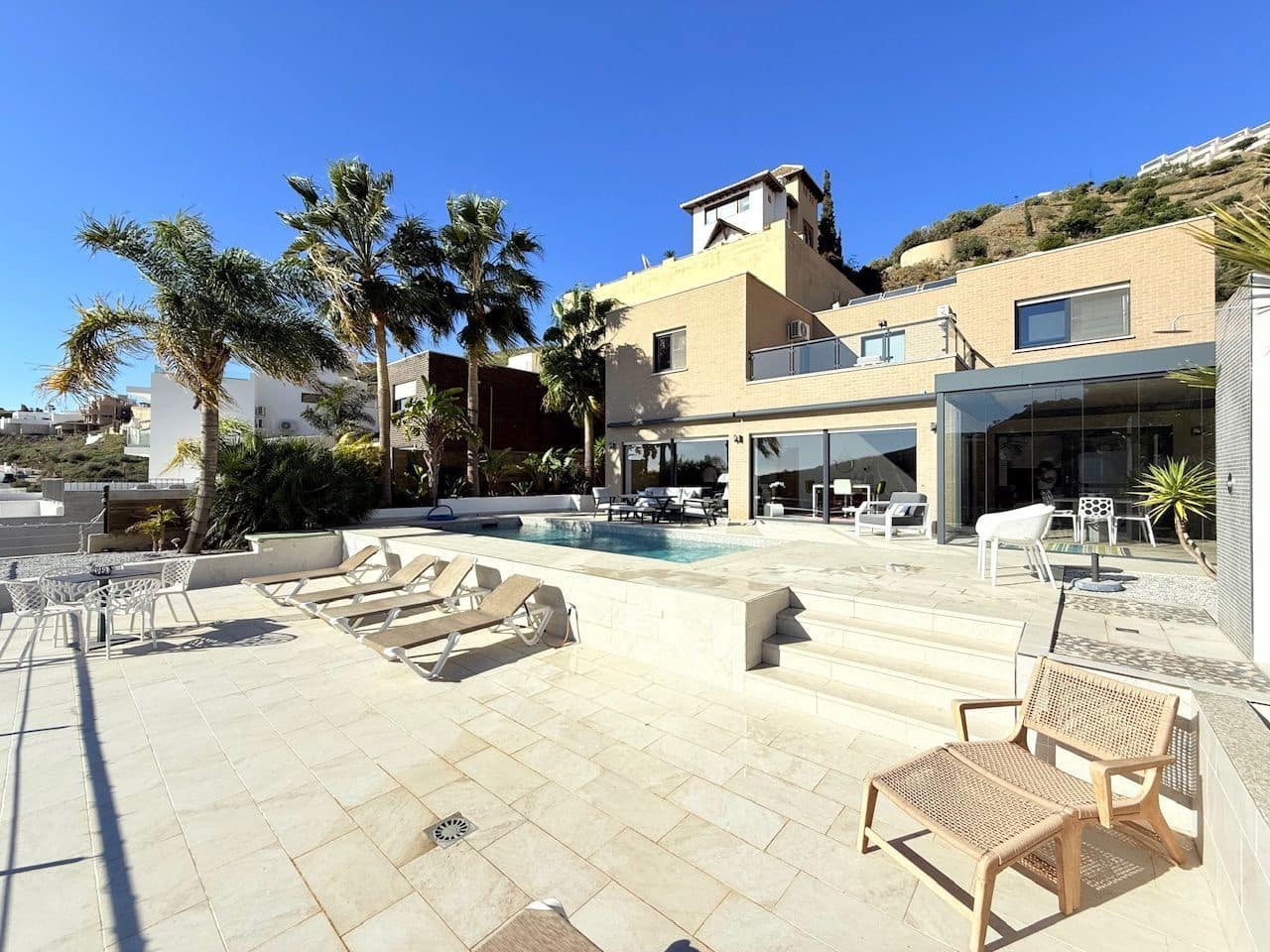 5 chambre Villa/Maison à vendre à Torrox-Costa avec piscine garage - 950 000 € (Ref: 10108929)
