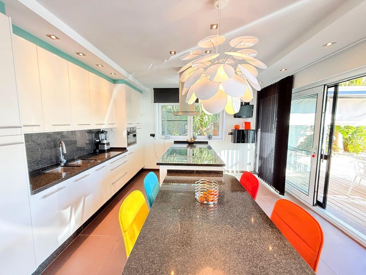 5 chambre Villa/Maison à vendre à Torrox-Costa avec piscine garage - 950 000 € (Ref: 10108929)
