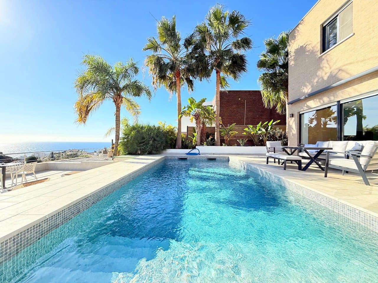 5 chambre Villa/Maison à vendre à Torrox-Costa avec piscine garage - 950 000 € (Ref: 10108929)