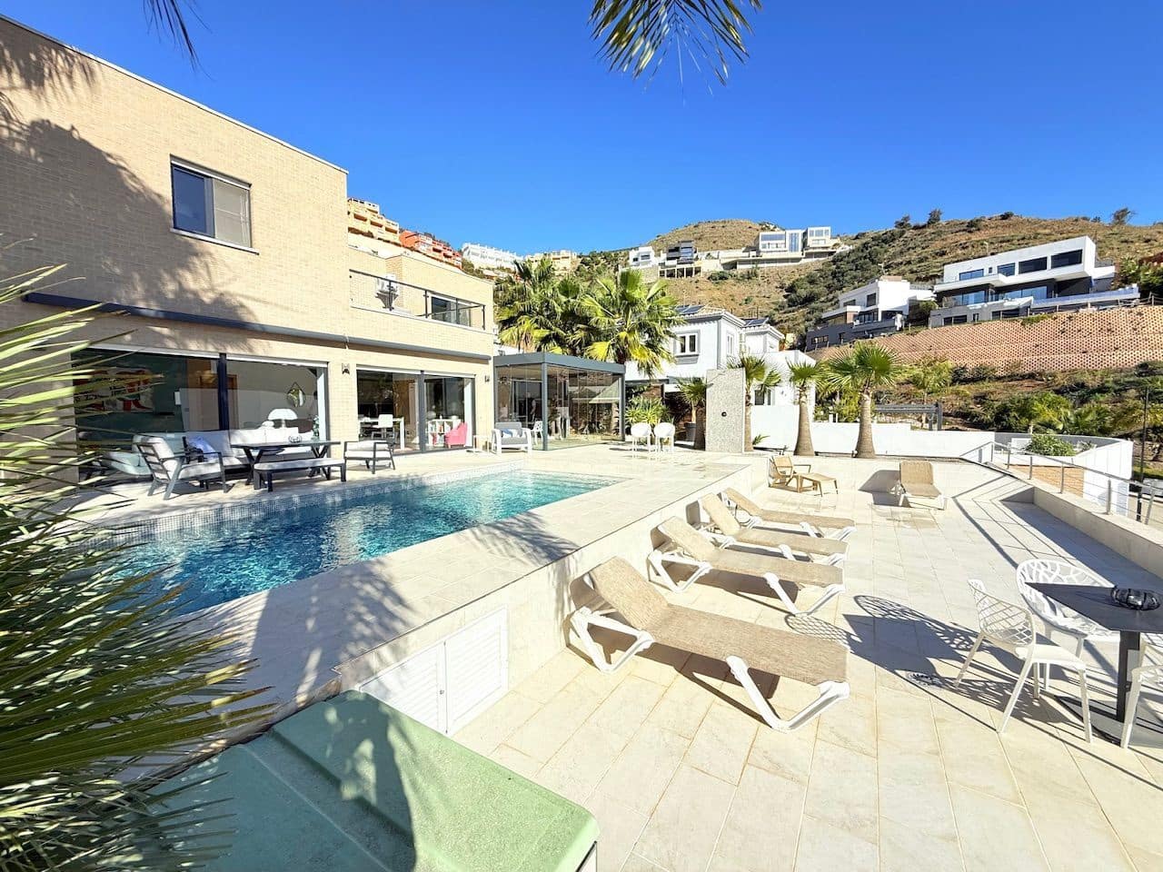 5 chambre Villa/Maison à vendre à Torrox-Costa avec piscine garage - 950 000 € (Ref: 10108929)