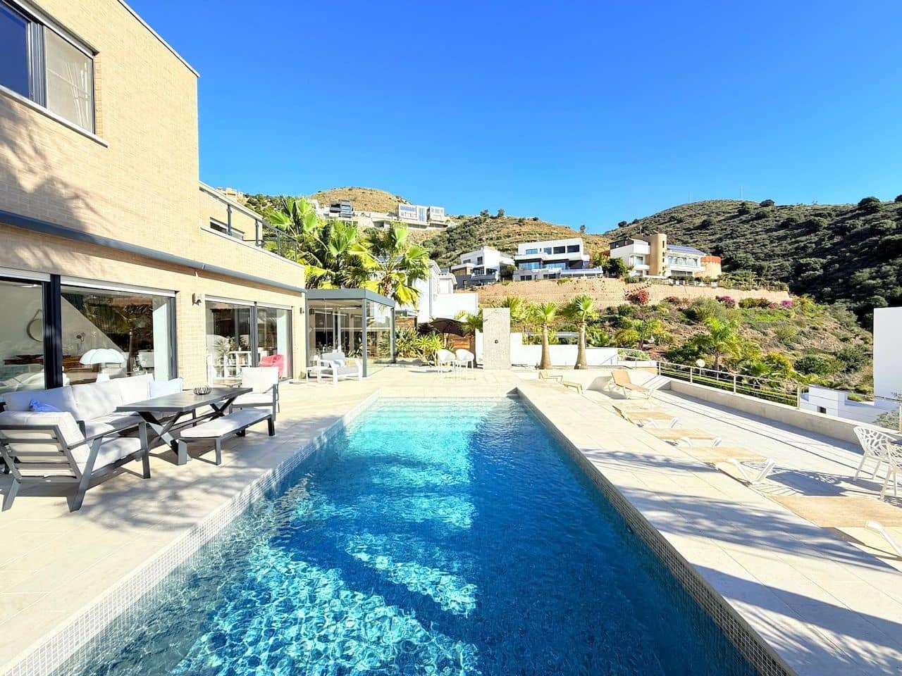 5 chambre Villa/Maison à vendre à Torrox-Costa avec piscine garage - 950 000 € (Ref: 10108929)