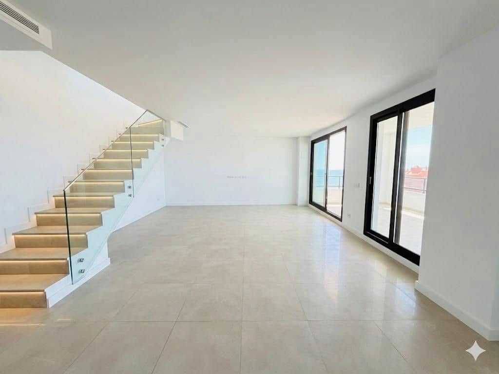 3 quarto Penthouse para venda em Torrox-Costa com piscina garagem - 675 000 € (Ref: 9854351)
