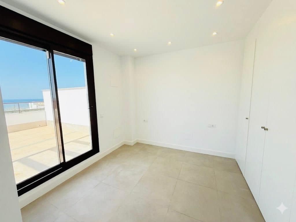 3 quarto Penthouse para venda em Torrox-Costa com piscina garagem - 675 000 € (Ref: 9854351)